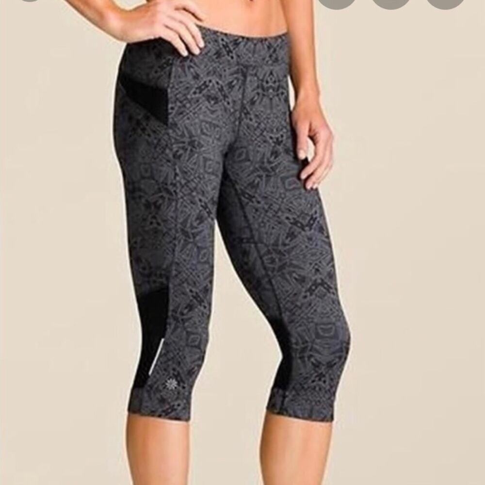 Athleta Bare to Run Cairo Cropped Leggings Capri